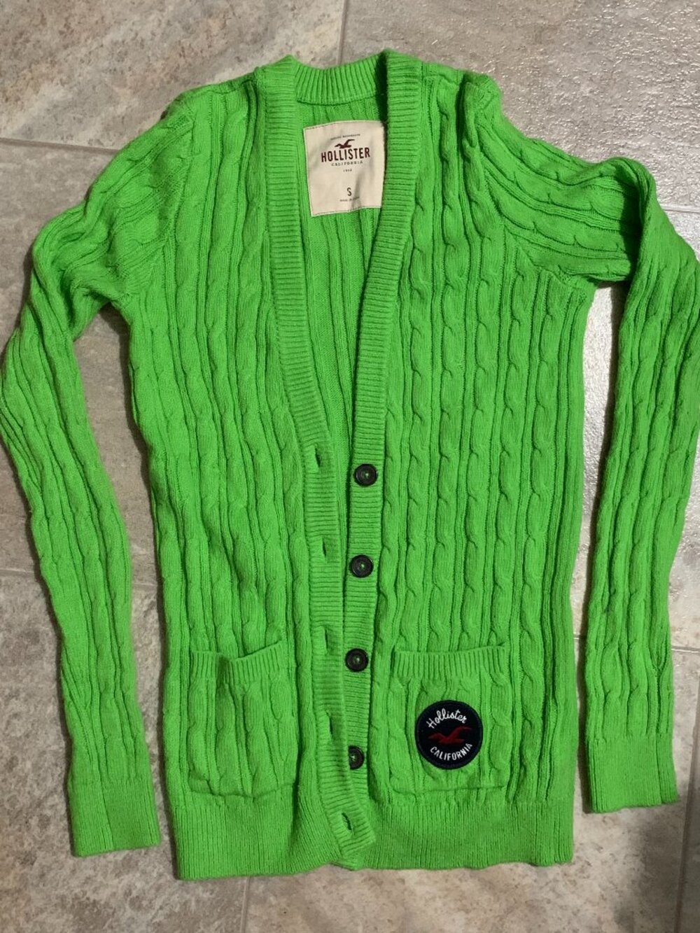 hollister sweater SIZE SMALL -juniors